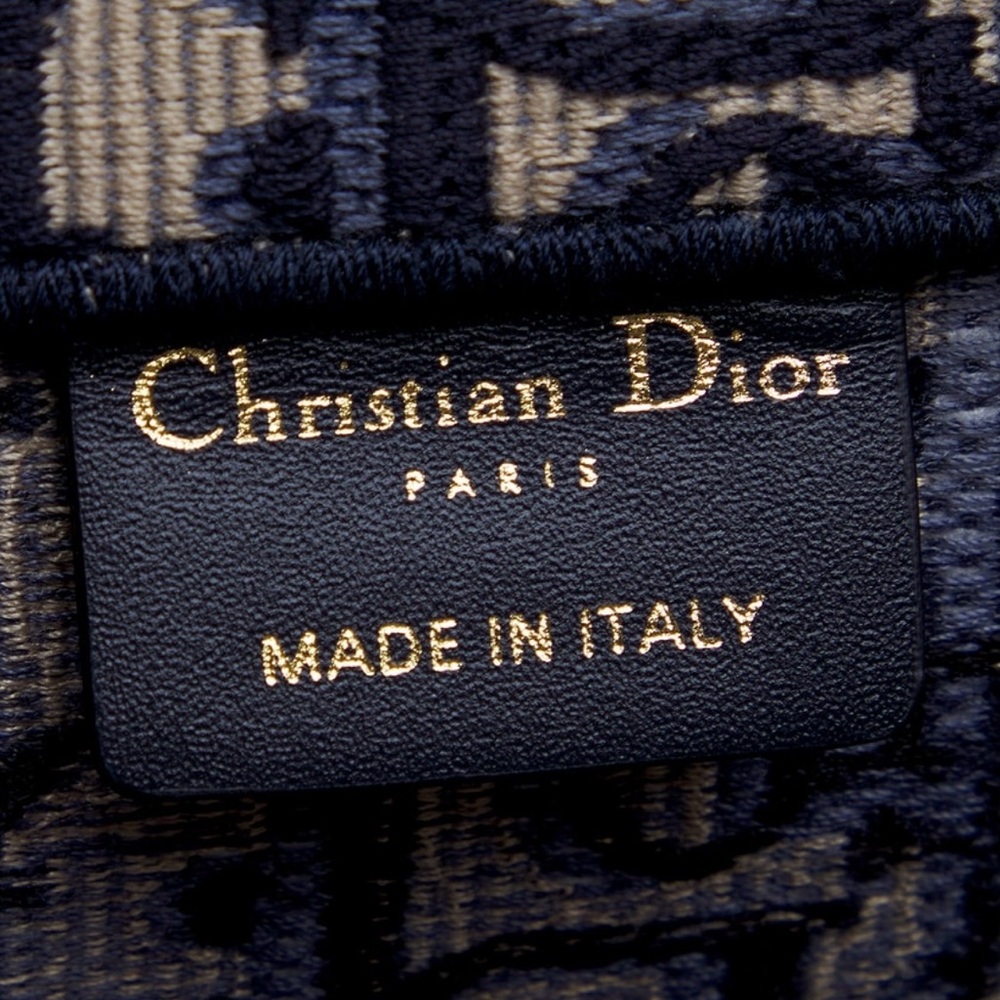 Dior Luxury Label in Black and Gold - Picture 5 of 10